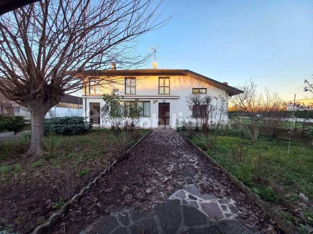 Vendita Villa unifamiliare in via Ugo Foscolo Ghedi. Ottimo stato