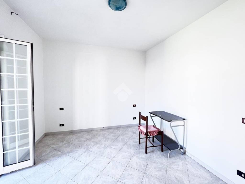 Sale Apartment Nettuno. 4room flat in via Pocacqua 5. Good condition