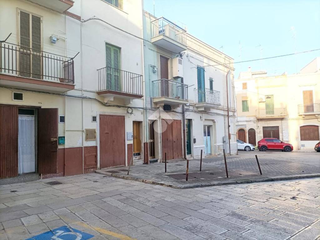 Vendita Appartamento Mola di Bari. Trilocale in via Pugliese 104. Buono