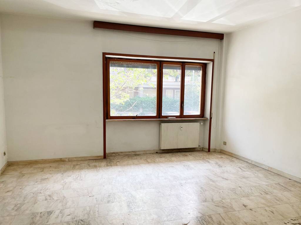 Vendita Appartamento Roma. Quadrilocale in via Ignazio Guidi 44. Da  ristrutturare, piano rialzato, con balcone, rif. 100451014