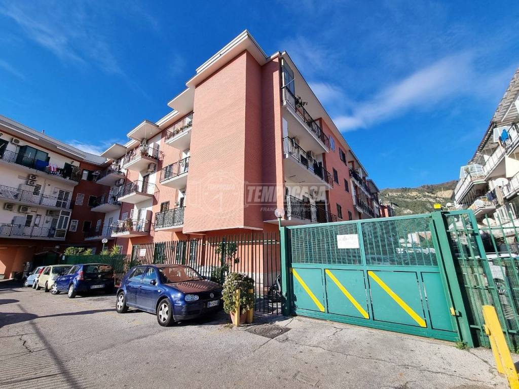 Immobili Della Curia In Vendita Napoli Vendita Appartamento Napoli. Trilocale in via dell'epomeo. Buono stato