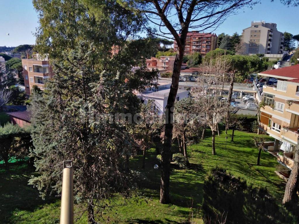 Vendita Appartamento Roma. Quadrilocale in via della Pisana 193. Da