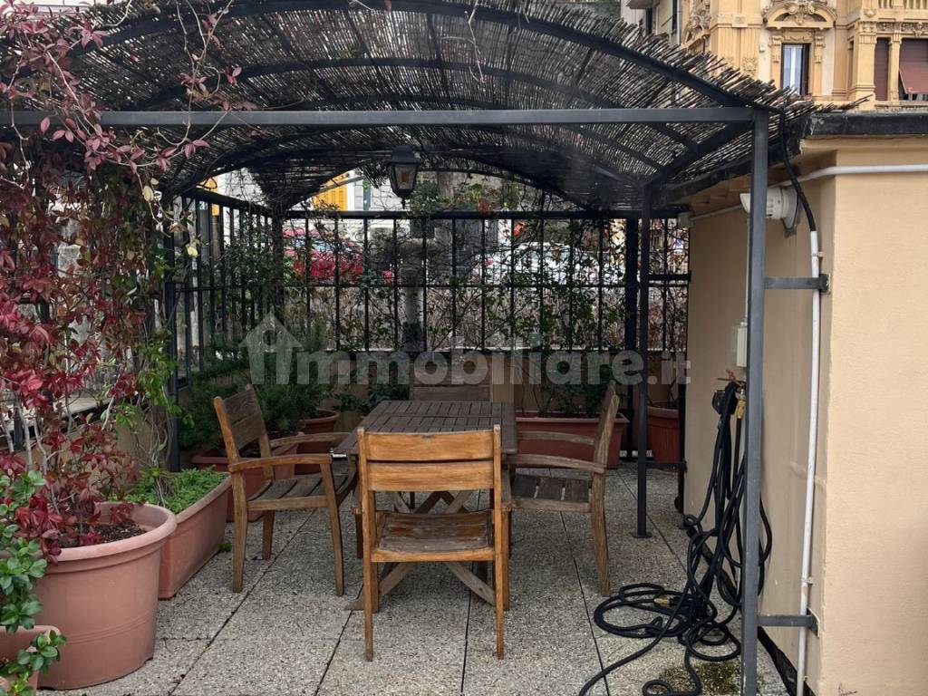 Affitto Appartamento Genova. Quadrilocale in via Pertinace 5. Ottimo