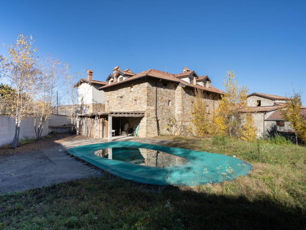 Rustico località stazzano, travo