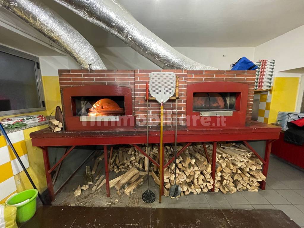 Pizzeria piazza Trieste, Mozzo, rif. 100556370 Immobiliare.it