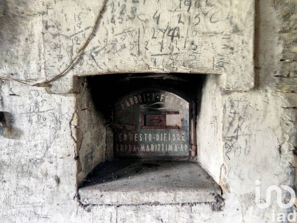 forno al  piano terra