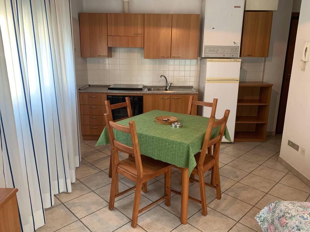 Trilocale viale ciro menotti, abissinia, riccione