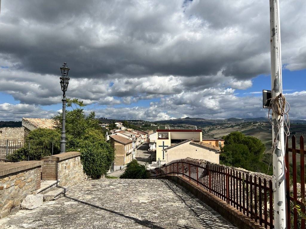 Vendita Terratetto unifamiliare in piazza Libertà Sant'Arcangelo Trimonte. Da ristrutturare, con Vendita Terratetto unifamiliare in piazza Libertà Sant'Arcangelo Trimonte. Da ristrutturare, con