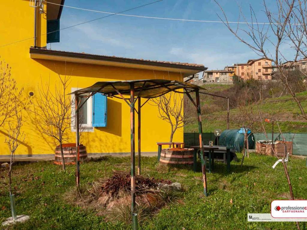Vendita Villa a schiera in via della stazione 14C San Romano in Garfagnana.  Buono stato, posto auto, con terrazza, riscaldamento autonomo, 160 m², rif.  100666293