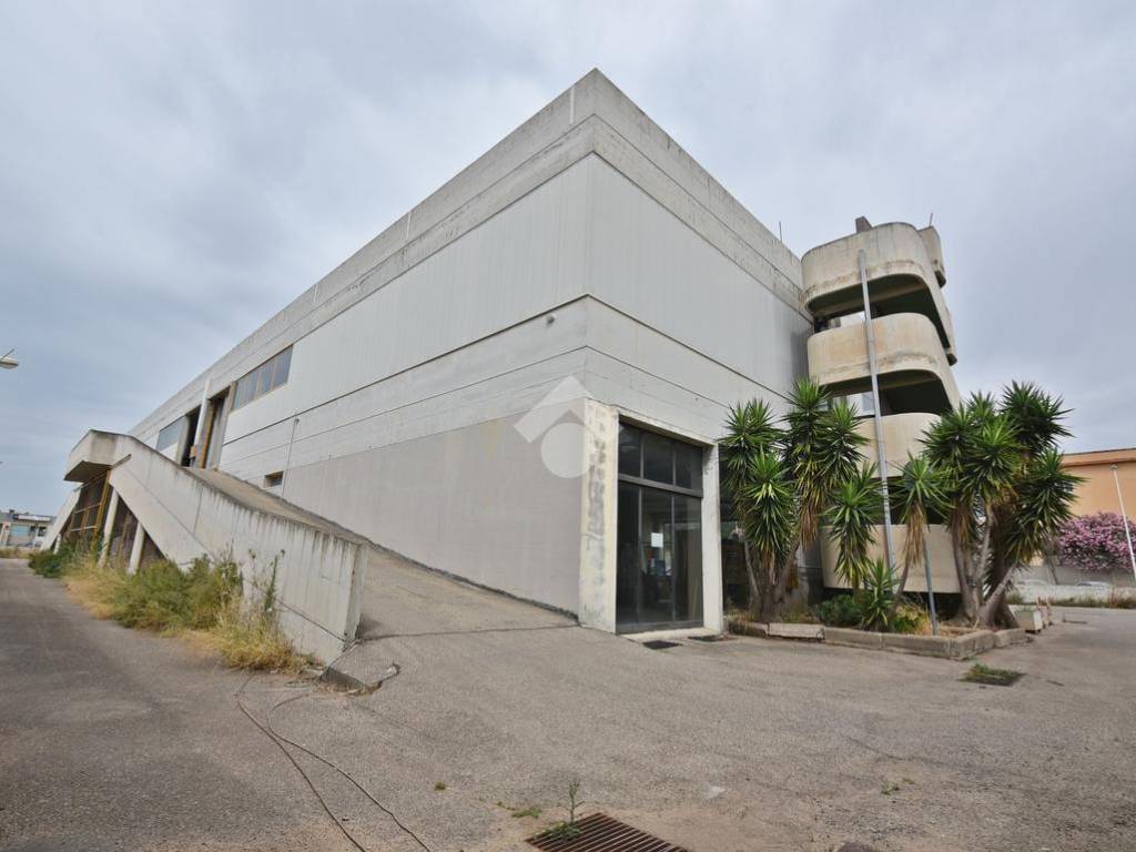 Capannone viale elmas 25, viale elmas, cagliari