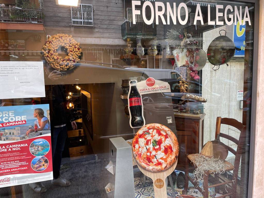 Pizzeria via Santa Maria della Libera, Napoli, rif. 100721647 Immobiliare.it