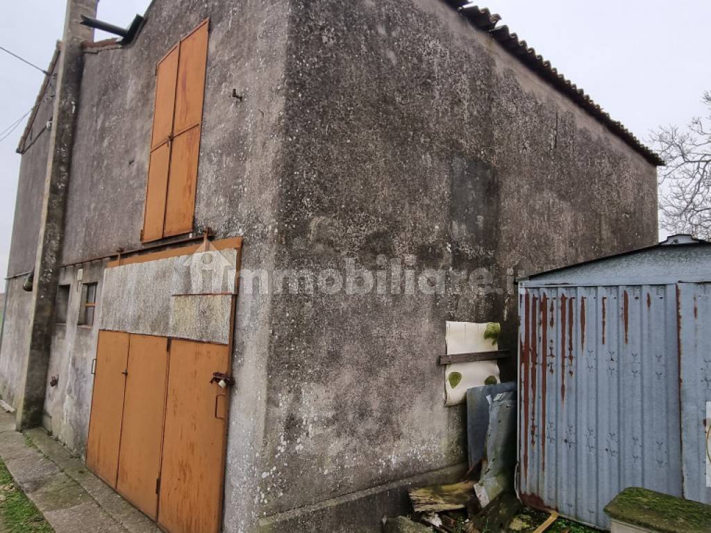 Este - Casa singola con giardino ricovero attrezzi