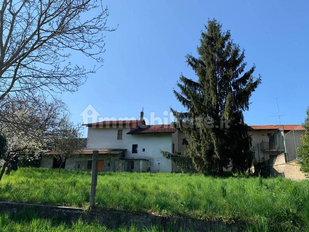 Esterno casa e giardino