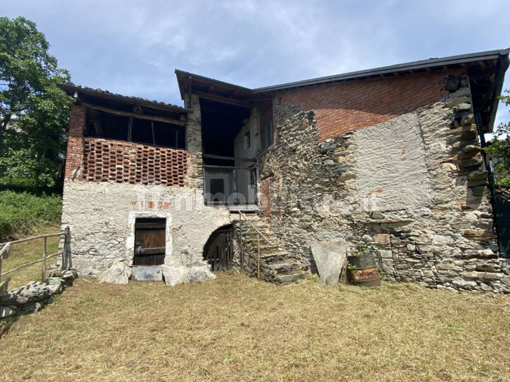 Vendita Rustico Val di Chy. Da ristrutturare, 220 m², rif. 100744675 Vendita Rustico Val di Chy. Da ristrutturare, 220 m², rif. 100744675