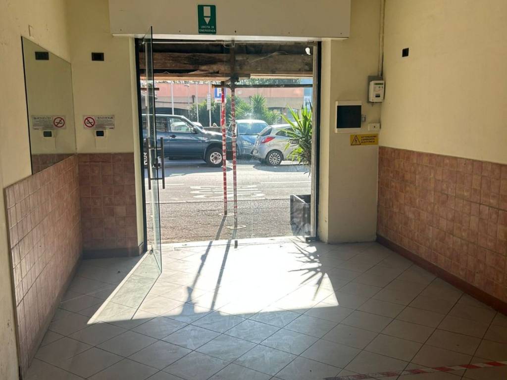 Locale commerciale via piacenza, molassana, genova