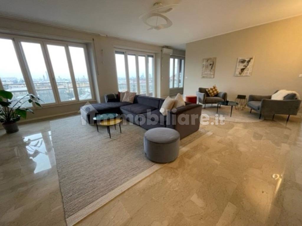 Rent Apartment in piazza Trento e.... Bologna. Excellent condition