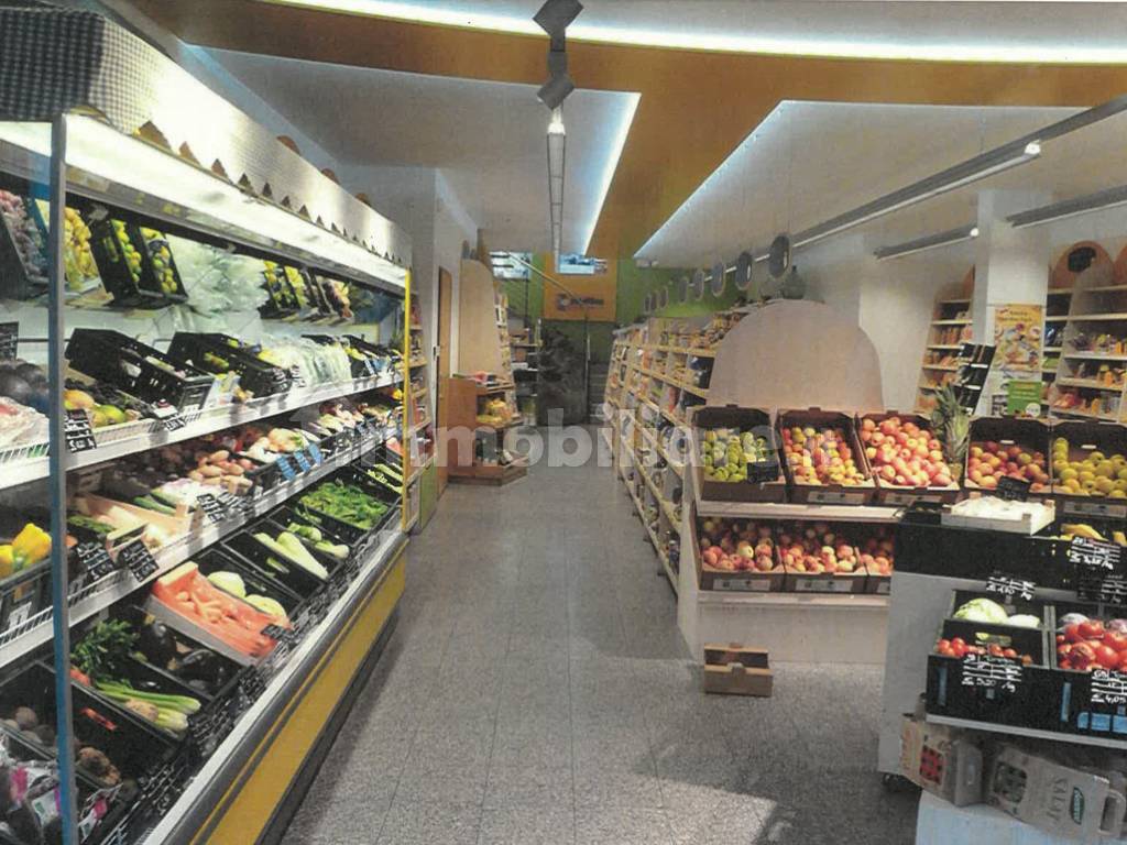 Ampio negozio su due livelli in posizione centrale - Foto 3