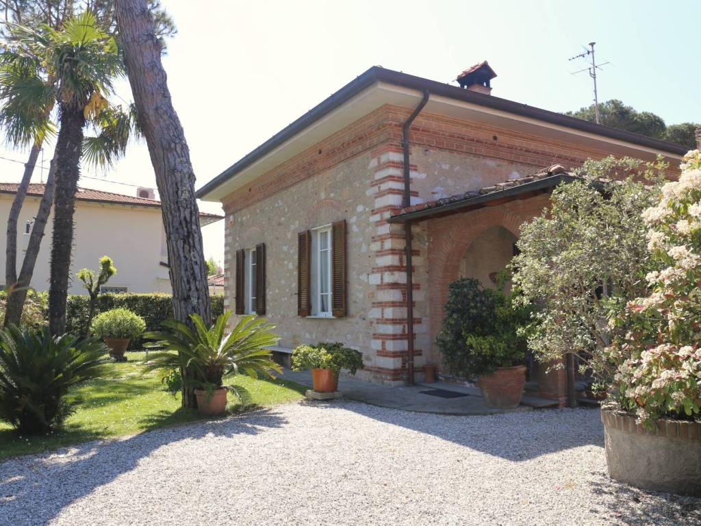 Villa unifamiliare via dei mille, centro, forte dei marmi