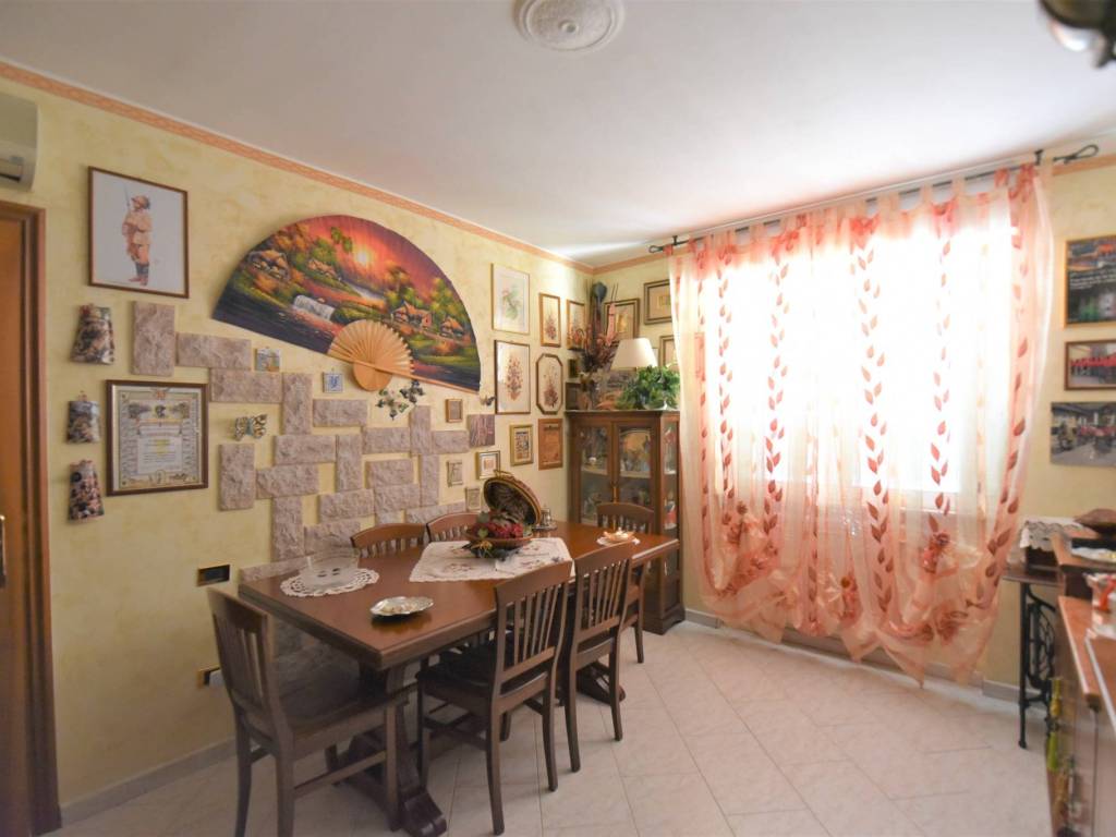 sala pranzo (camera)