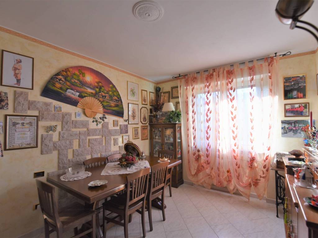 sala pranzo  (camera)