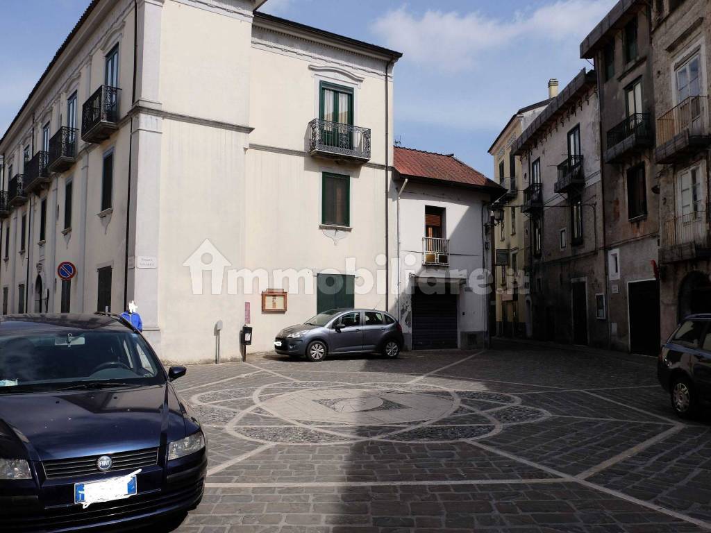 Vendita Appartamento Laino Trilocale in piazza Navarro. Buono