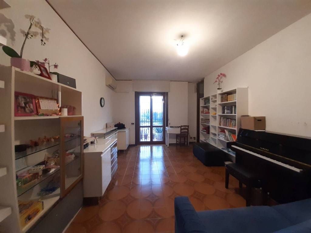 Vendita Appartamento in via Oreste Salomone. Milano. Buono stato, quinto  piano, posto auto, con balcone, rif. 99811026