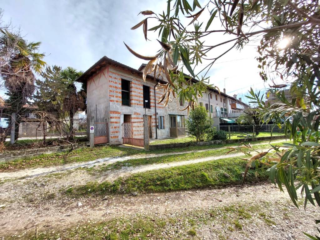 Vendita Rustico in via Udine 86 Fagagna. Da ristrutturare, 153 m², rif