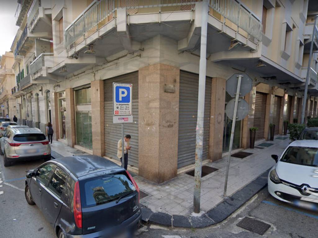 Affitto Immobili commerciali Monolocale in Via dei Mille