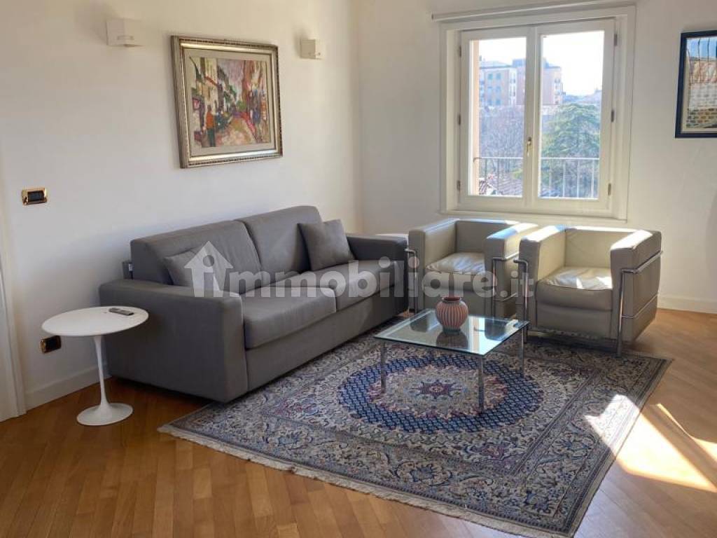 Rent Apartment Modena. 4room flat in via Francesco Selmi. Excellent