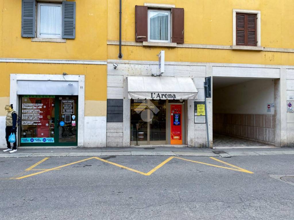 Locale commerciale via san nazaro 9, veronetta, verona