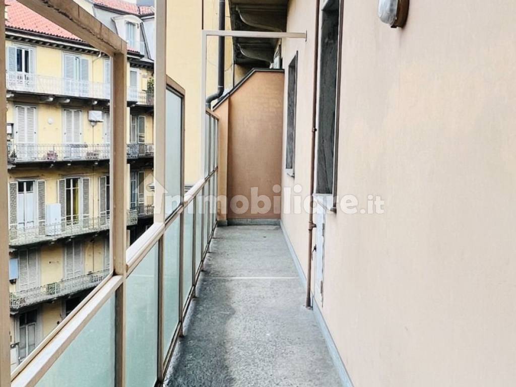 Affitto Appartamento Torino. Quadrilocale in via Pietro Micca 22. Ottimo  stato, terzo piano, posto auto, con balcone, riscaldamento centralizzato,  rif. 101052231