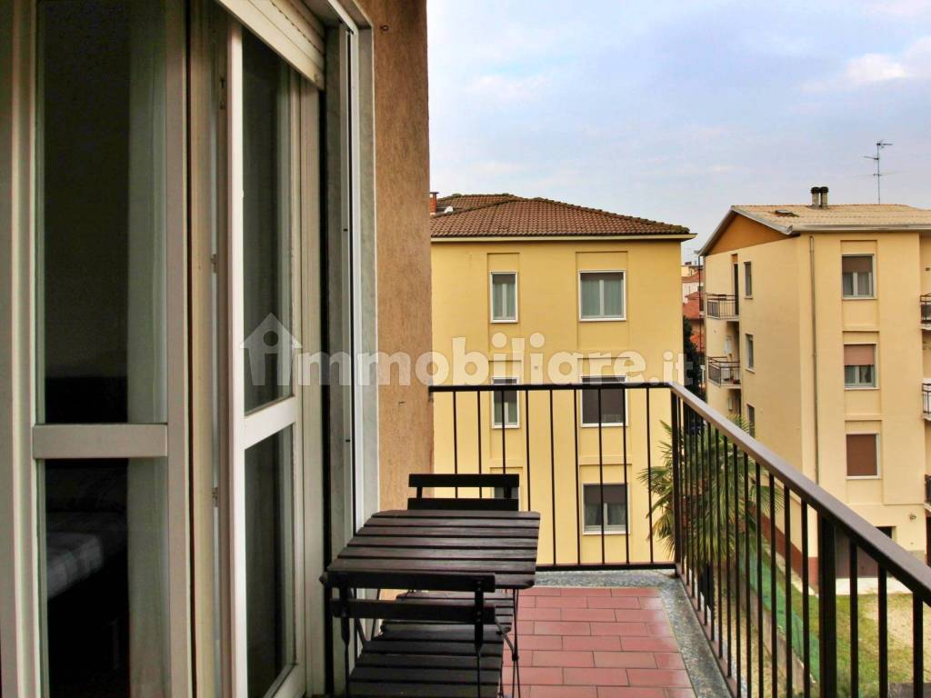 Vendita Appartamento Pavia. Trilocale in via Pietro Verri. Buono stato,  terzo piano, posto auto, con balcone, riscaldamento centralizzato, rif.  101063551