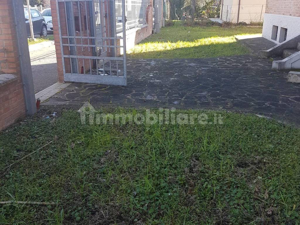 Vendita Villa bifamiliare in via Risorgimento Cento. Da ristrutturare ...