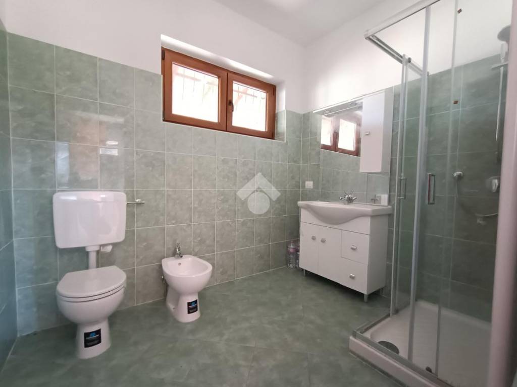 Bagno con box doccia