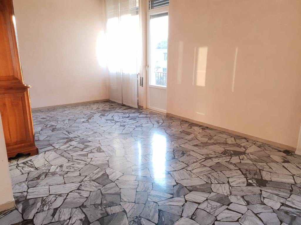 Rent Apartment Vicenza. 4-room flat in via Zara. Good condition, second  floor, parking space, with terrace, independent heating, ref. 101077821