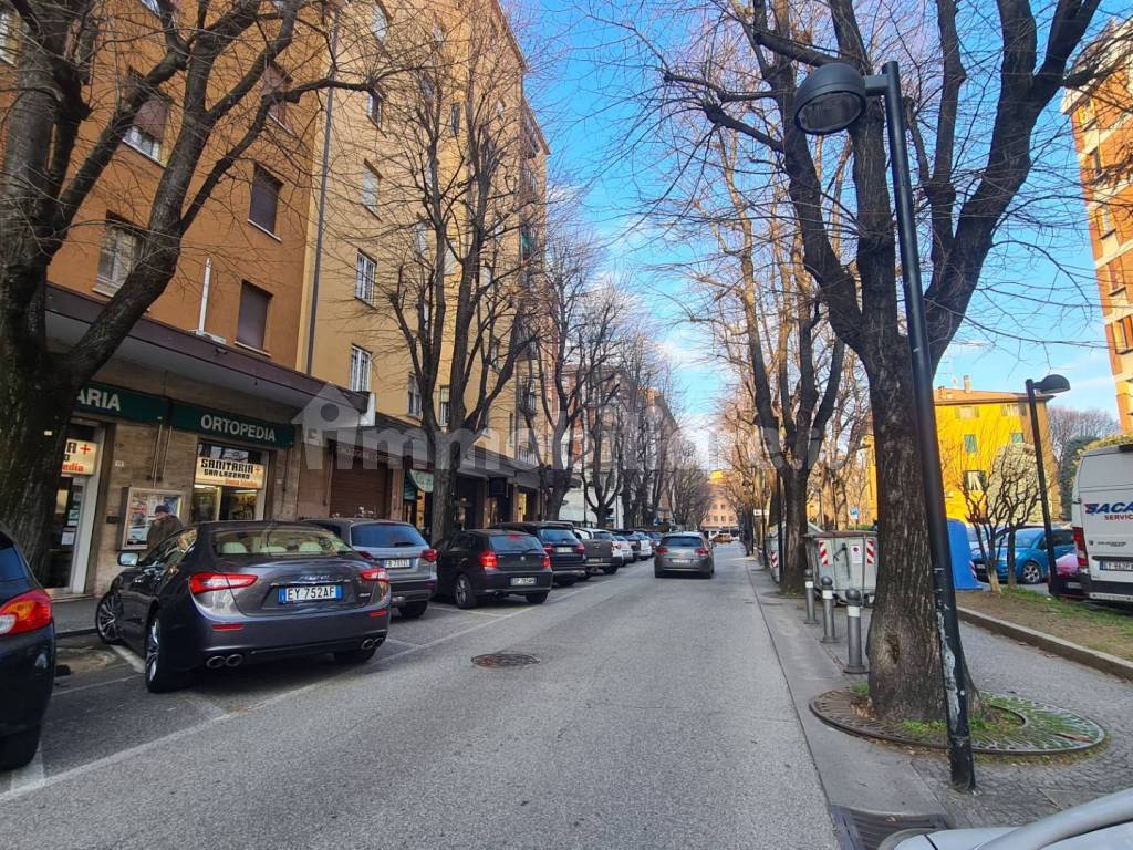 Locale commerciale via Carlo Jussi 9, San Lazzaro di Savena, rif