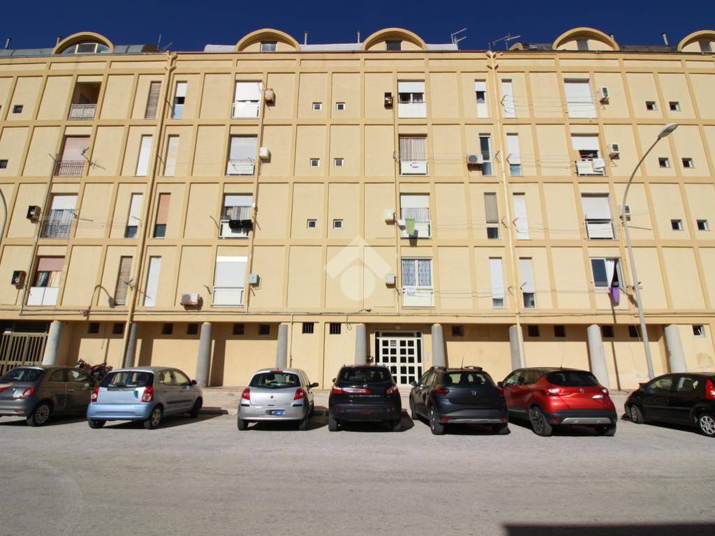 Vendita Appartamento in via Tenente Raffaele Augugliaro 15. Trapani. Buono  stato, terzo piano, con balcone, riscaldamento autonomo, rif. 101086813