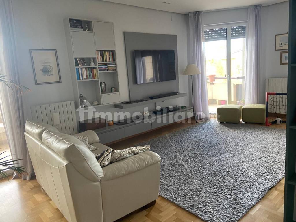 Vendita Appartamento in viale Ennio Quinto 54. Bari. Ottimo stato