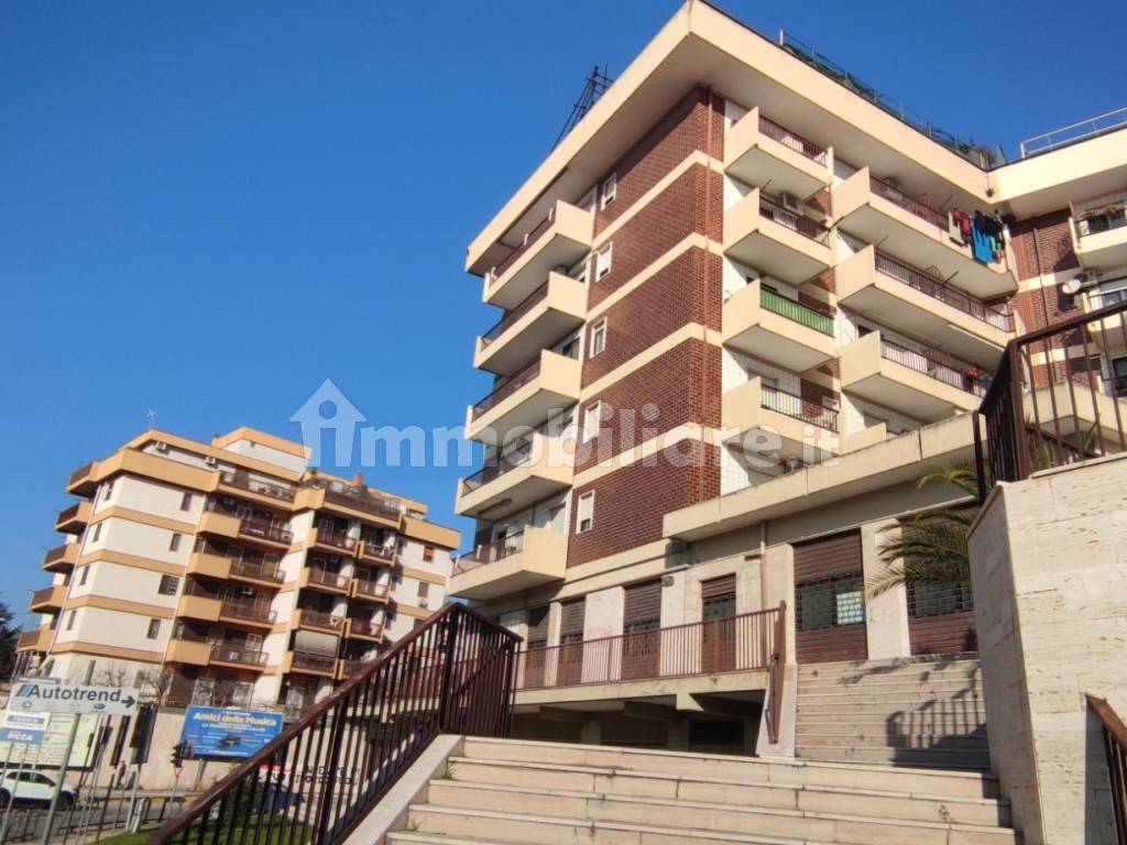 Vendita Appartamento Foggia. Trilocale in viale Leone XIII 5. Quarto