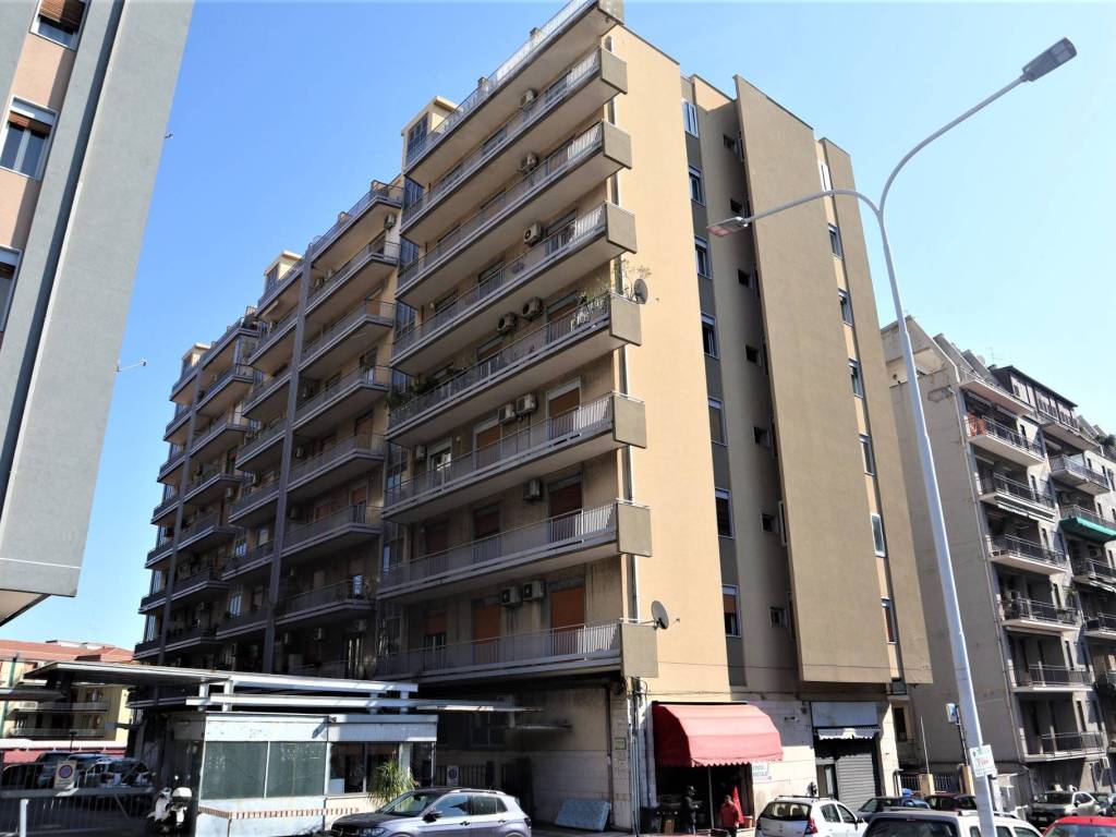 Appartamento via caronda 460, vulcania - sanzio, catania