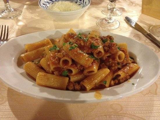 piatto di pasta al ragu