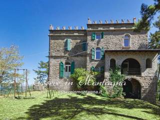 Il castello visto dalla piazza d'armi