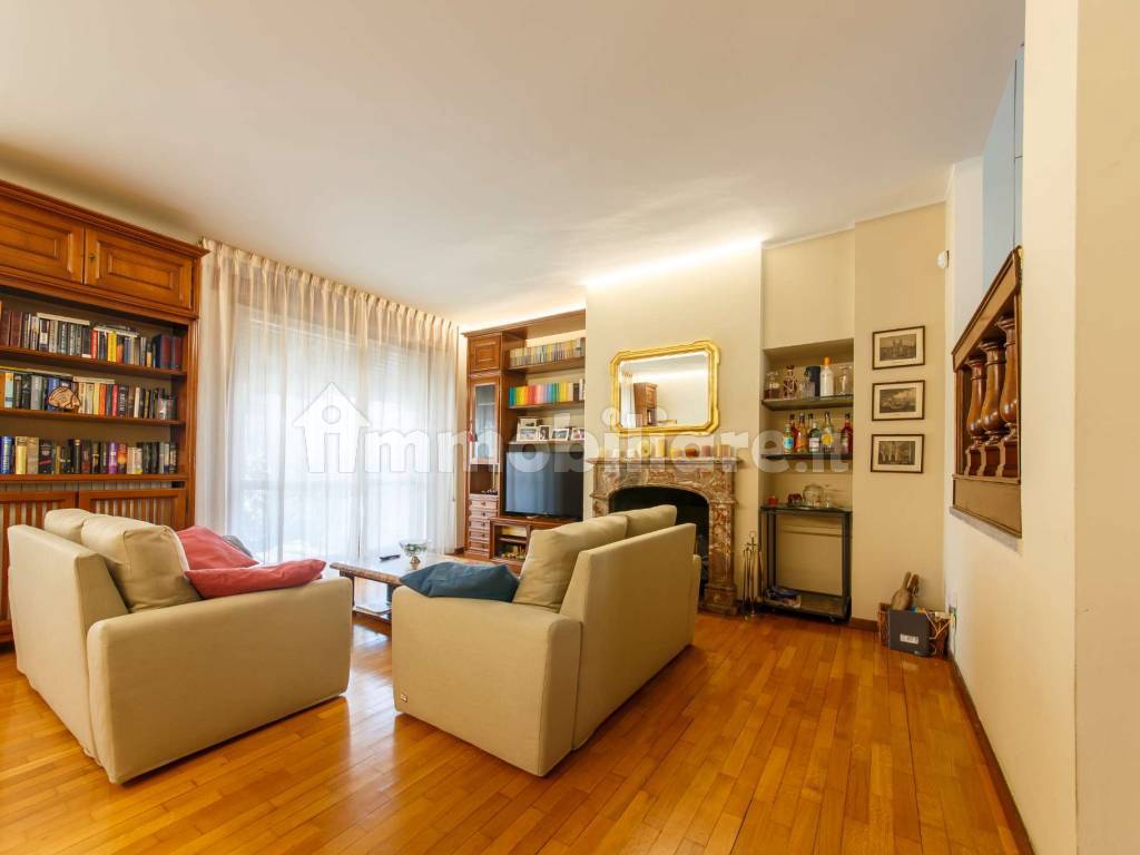 Vendita Villa a schiera in via Gramsci 50 Arese. Buono stato, posto