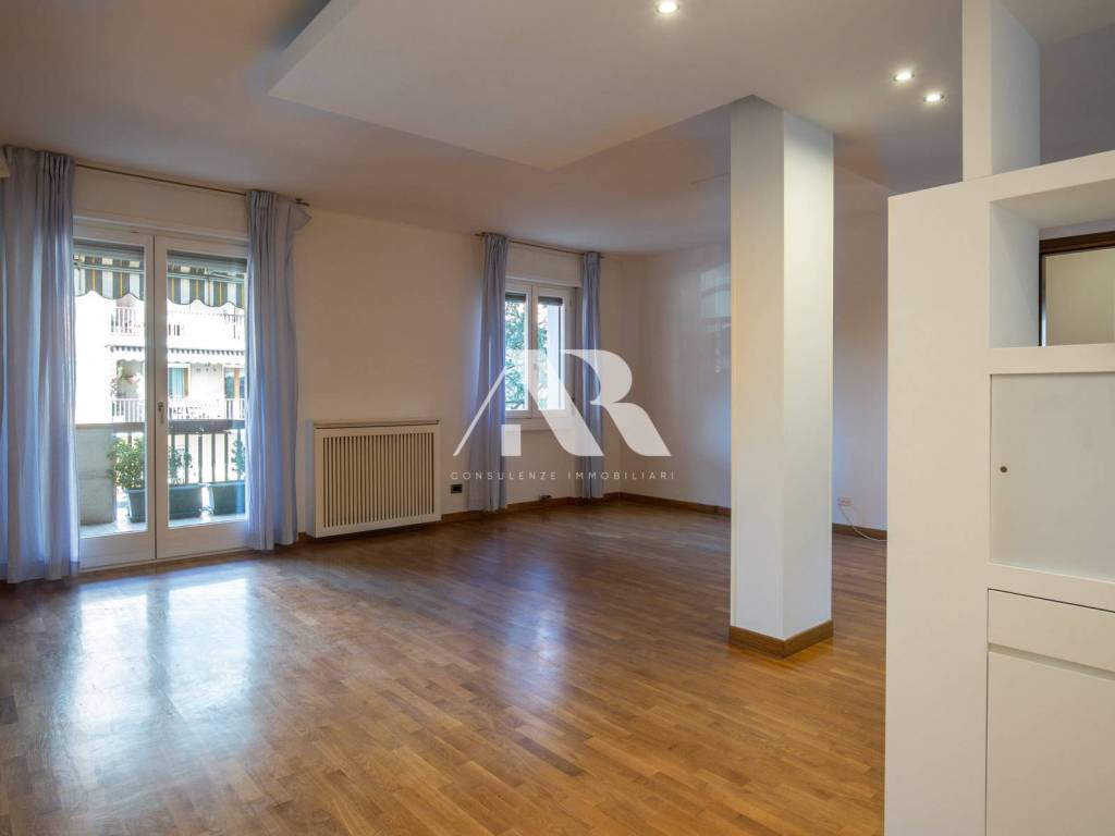 Vendita Appartamento Verona. Trilocale in via Federico Balconi 2. Quarto  piano, con terrazza, rif. 101212751