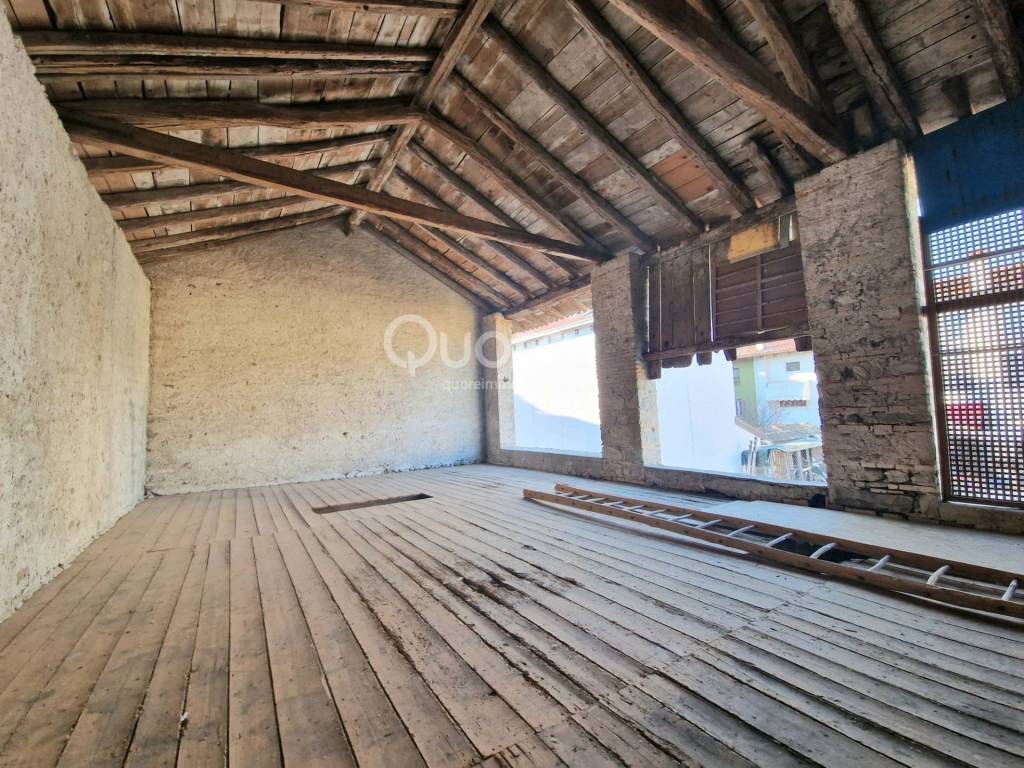 Vendita Rustico in via Udine. Da ristrutturare, 130 m², rif