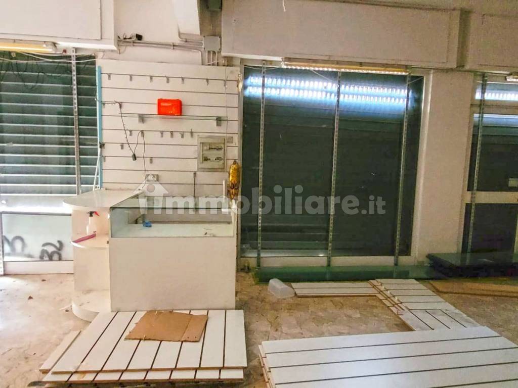 Locale commerciale via di Grottarossa, Roma, rif. 101270663