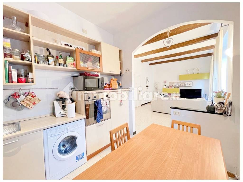 Affitto Appartamento Genova. Bilocale in via Giulio Tanini 27. Ottimo