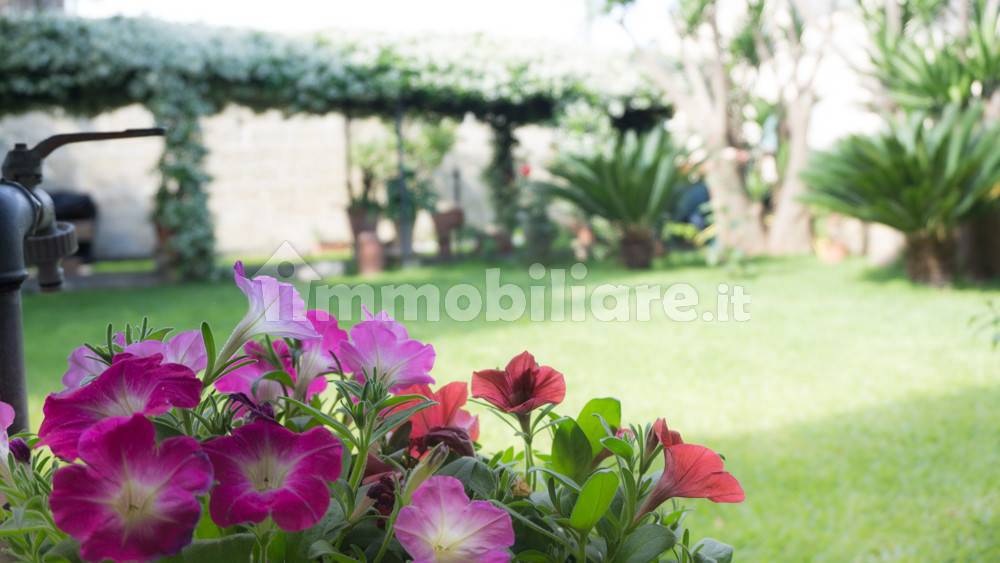 Vendesi apparamento con giardino sulle mura Lecce