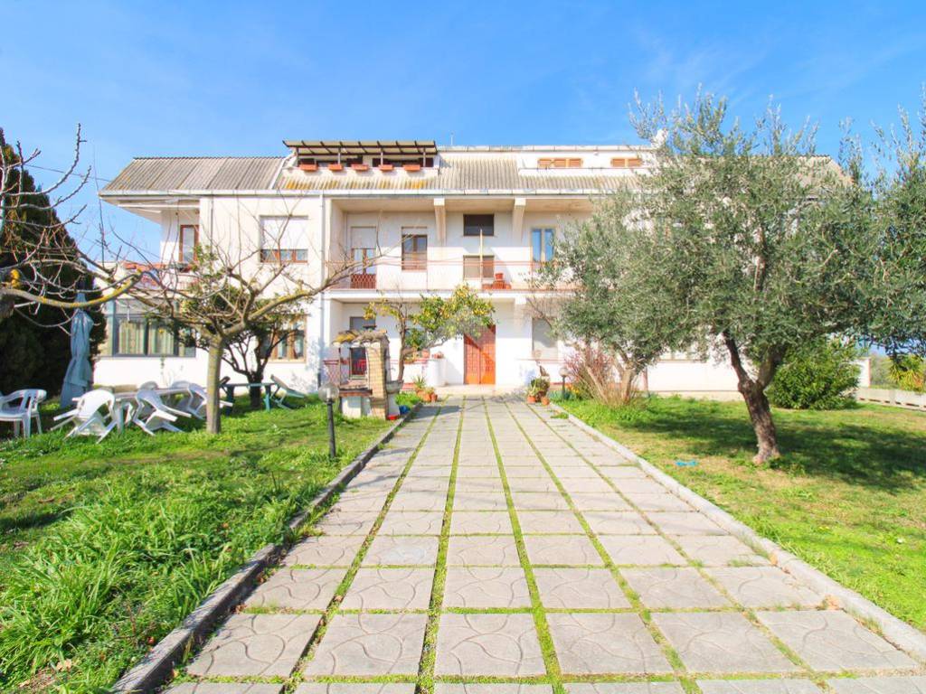 Vendita Appartamento Ortona. Quadrilocale in Strada Provinciale