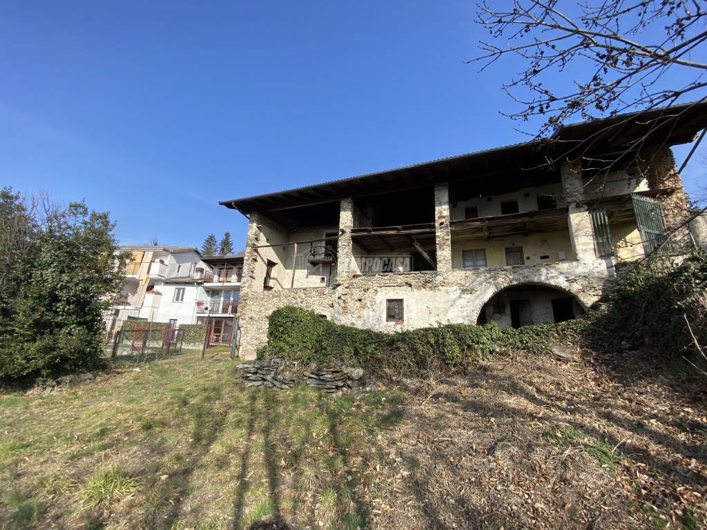 Vendita Terratetto unifamiliare in via Don M. Gedda 28/V. Marconi Val di Chy. Da ristrutturare Vendita Terratetto unifamiliare in via Don M. Gedda 28/V. Marconi Val di Chy. Da ristrutturare
